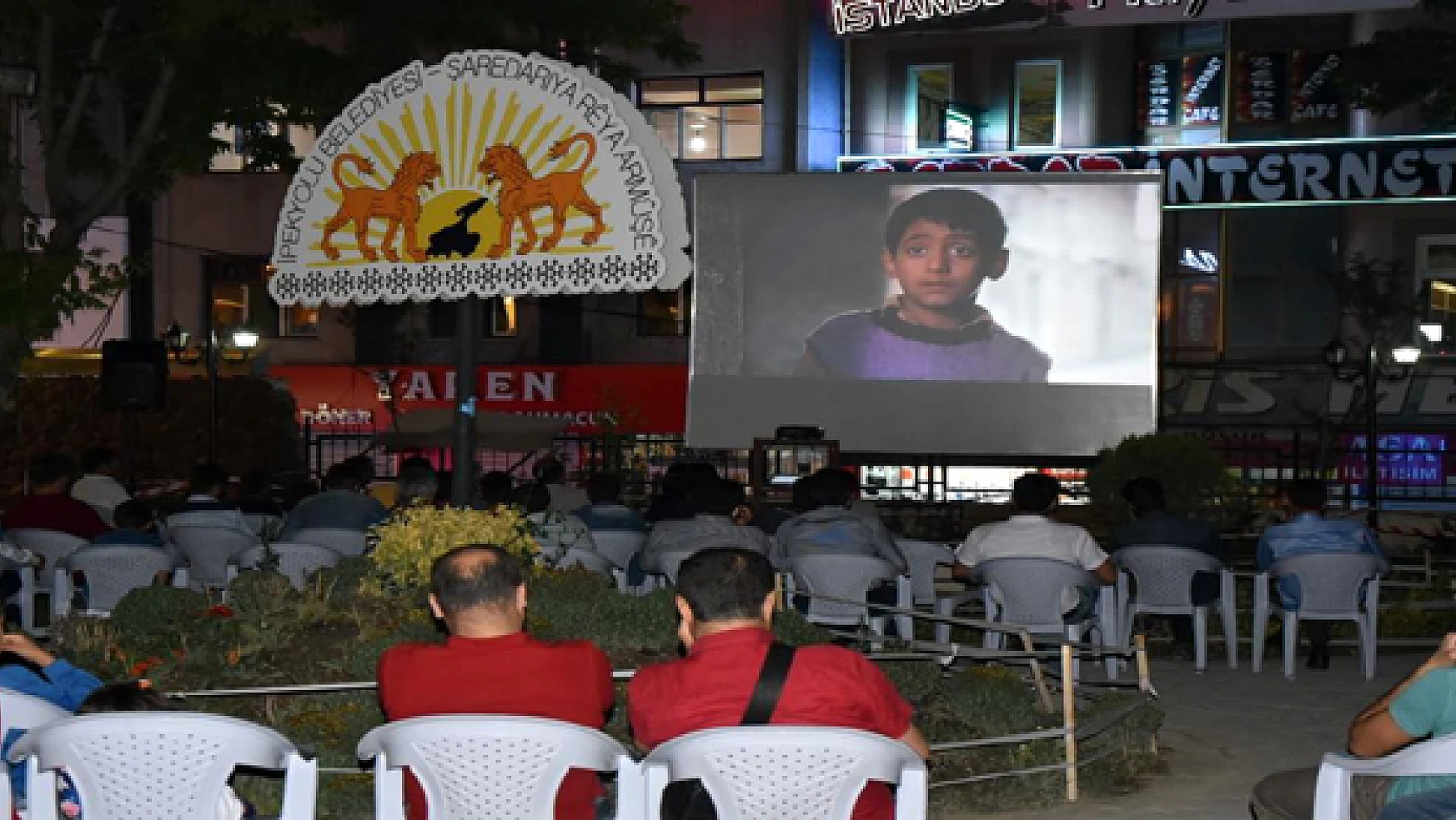 İpekyolu Belediyesinden Konser ve Film Gösterimi