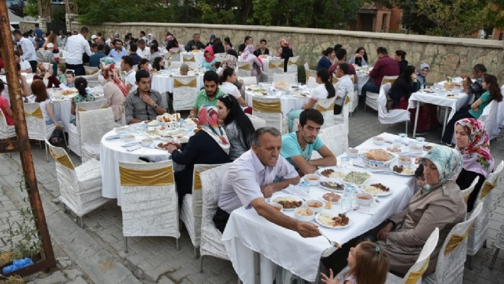 İpekyolu Belediyesin'den çalışanlarına iftar