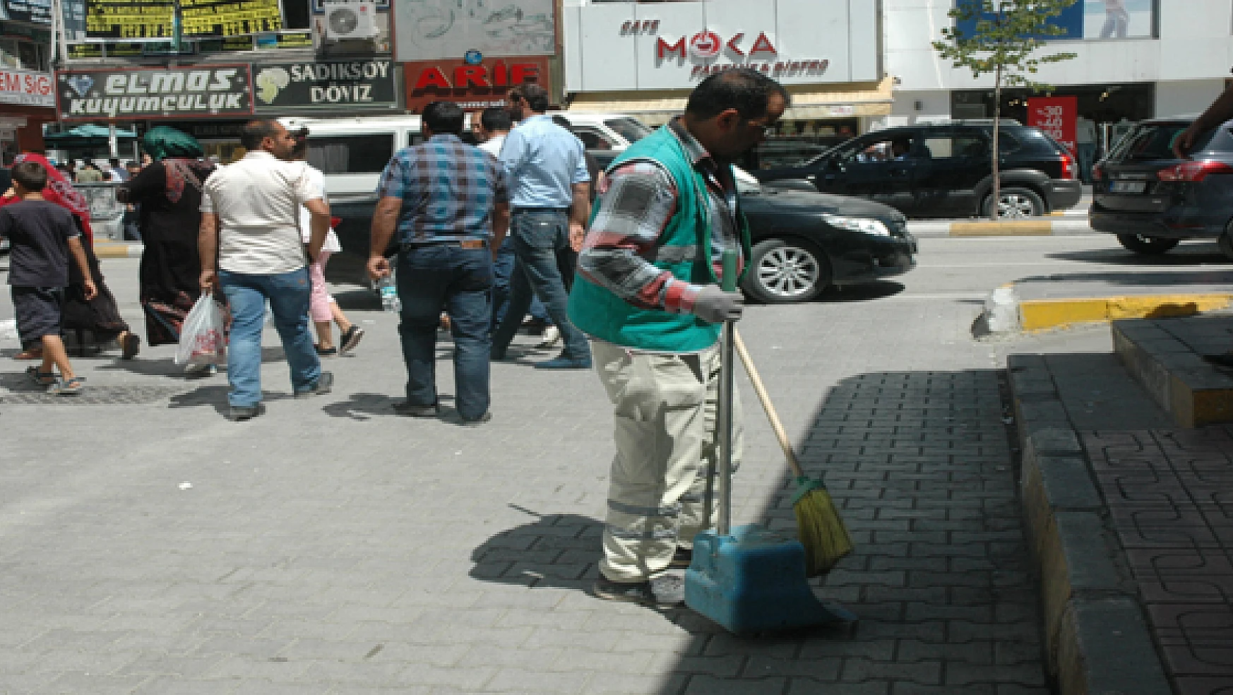 Belediye Ekiplerinden Bayram Sonrası Temizlik