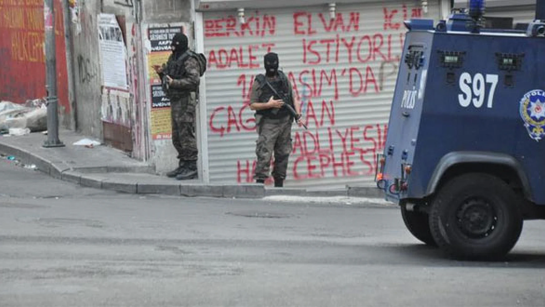 İstanbulda 26 İlçede Polis Baskınları