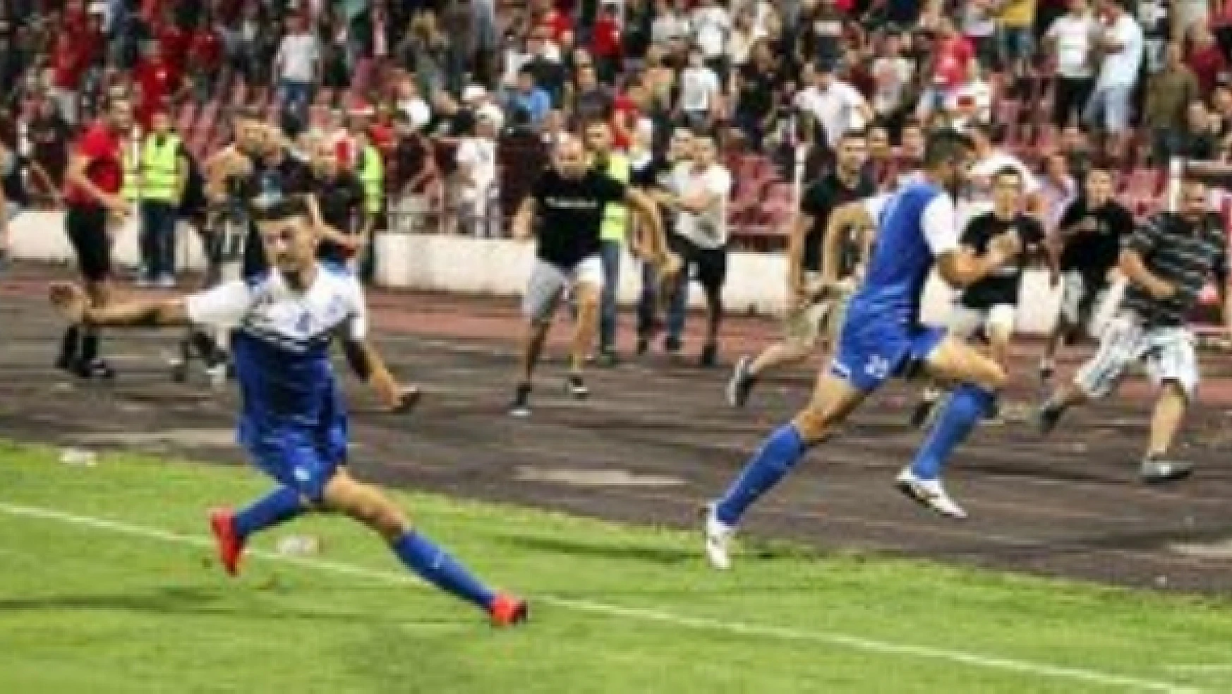 İsrail'li futbolcular kaçtı. Bulgar taraftarlar kovaladı