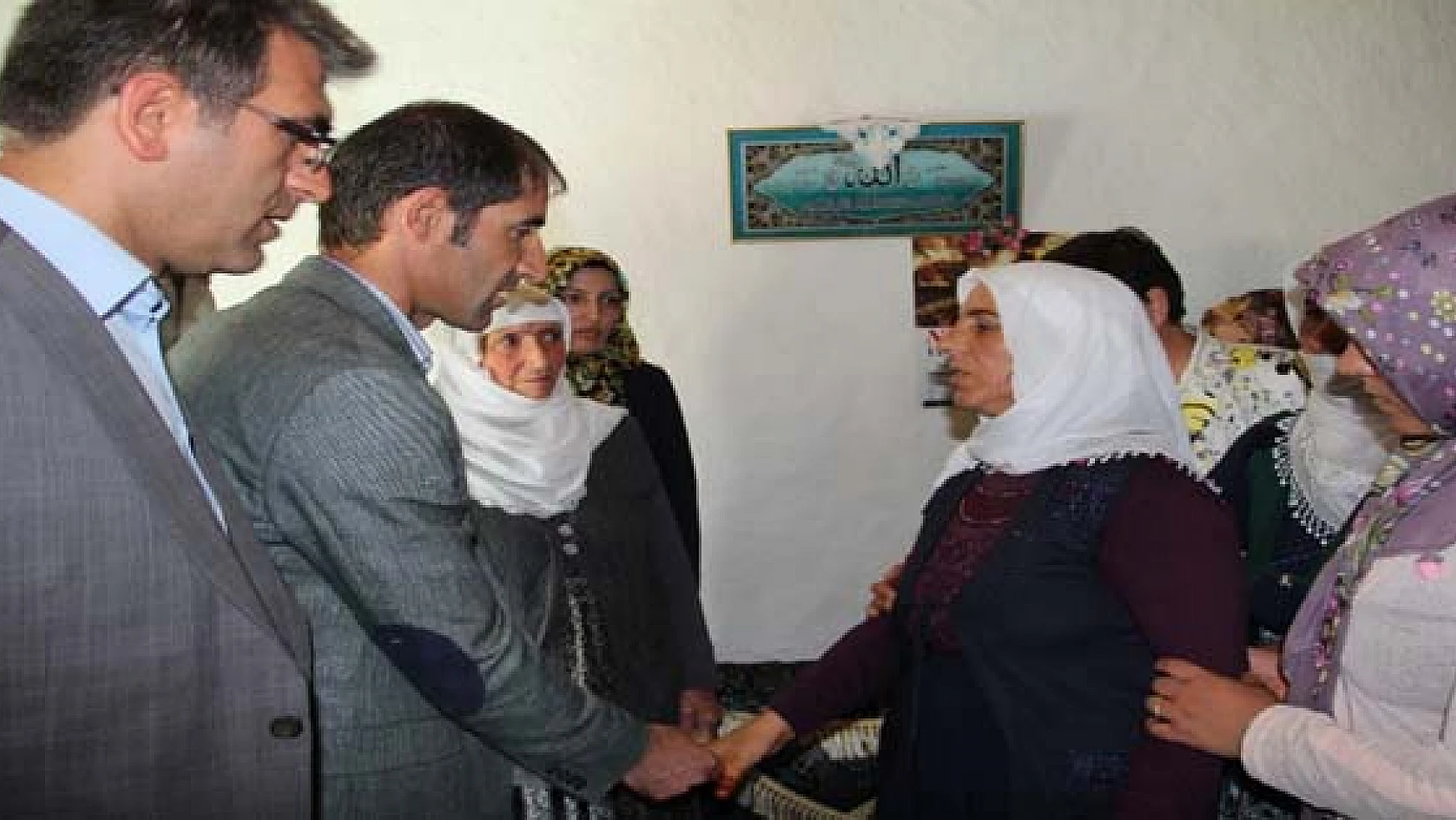 HDPden Şehit Askerin Ailesine Ziyaret