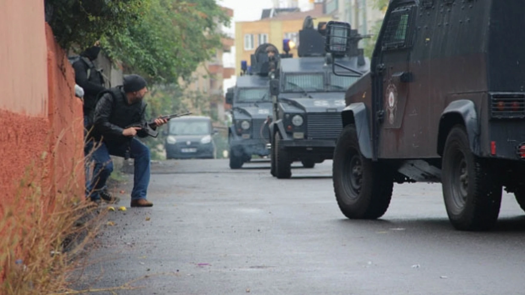 Diyarbakır'da IŞİD operasyonu: 2 polis şehit