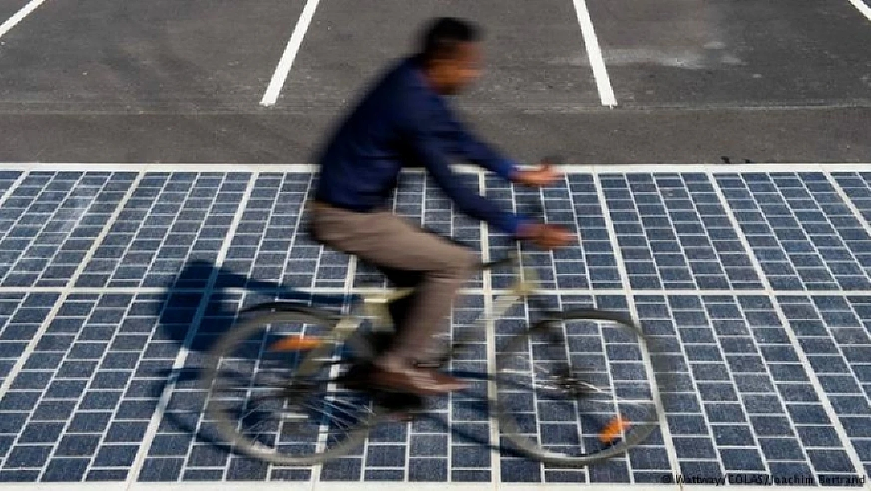 Fransa'da 'güneş enerjili' yollar yapılıyor