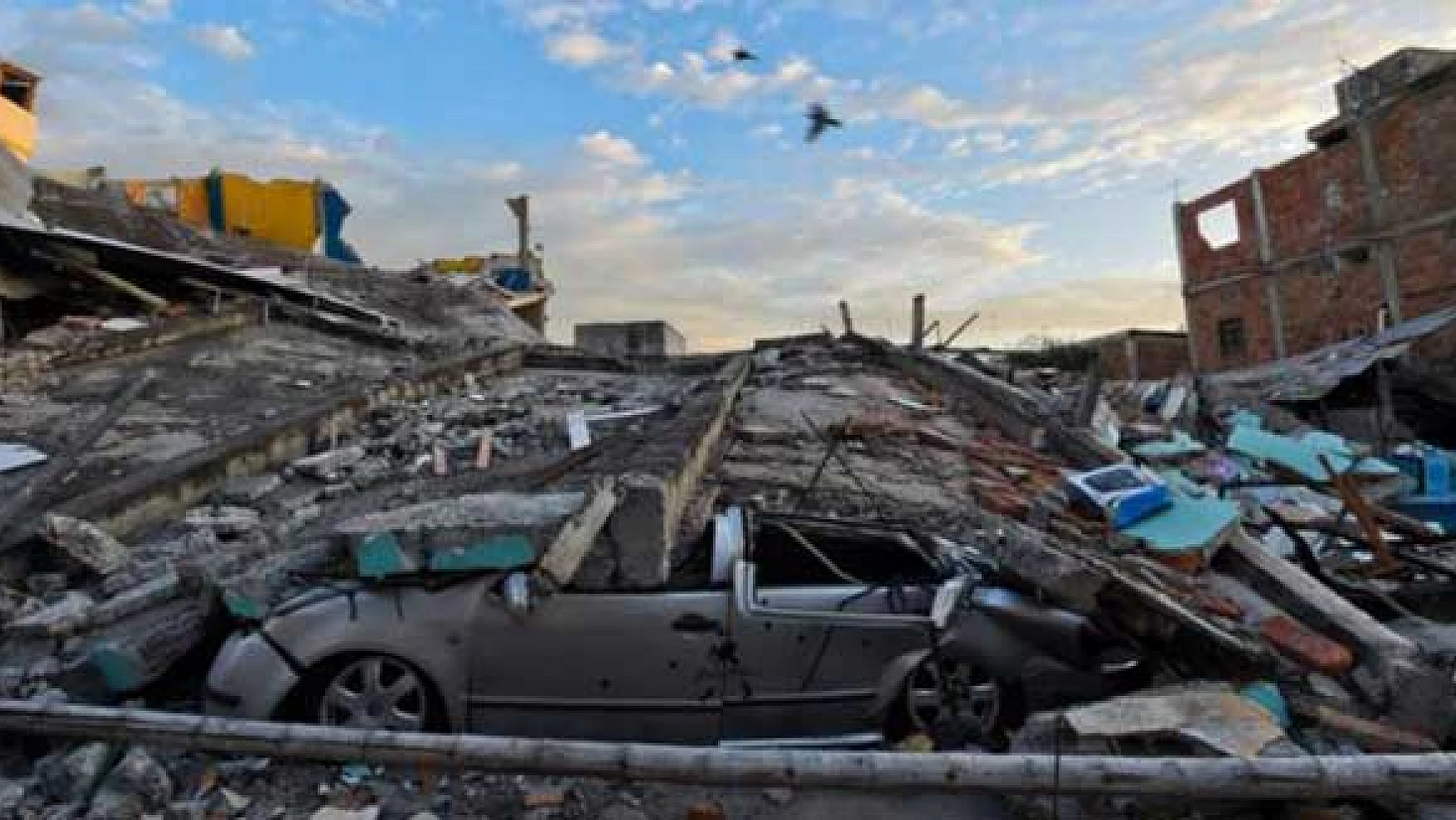 Ekvadordaki depremde ölü sayısı 272ye yükseldi