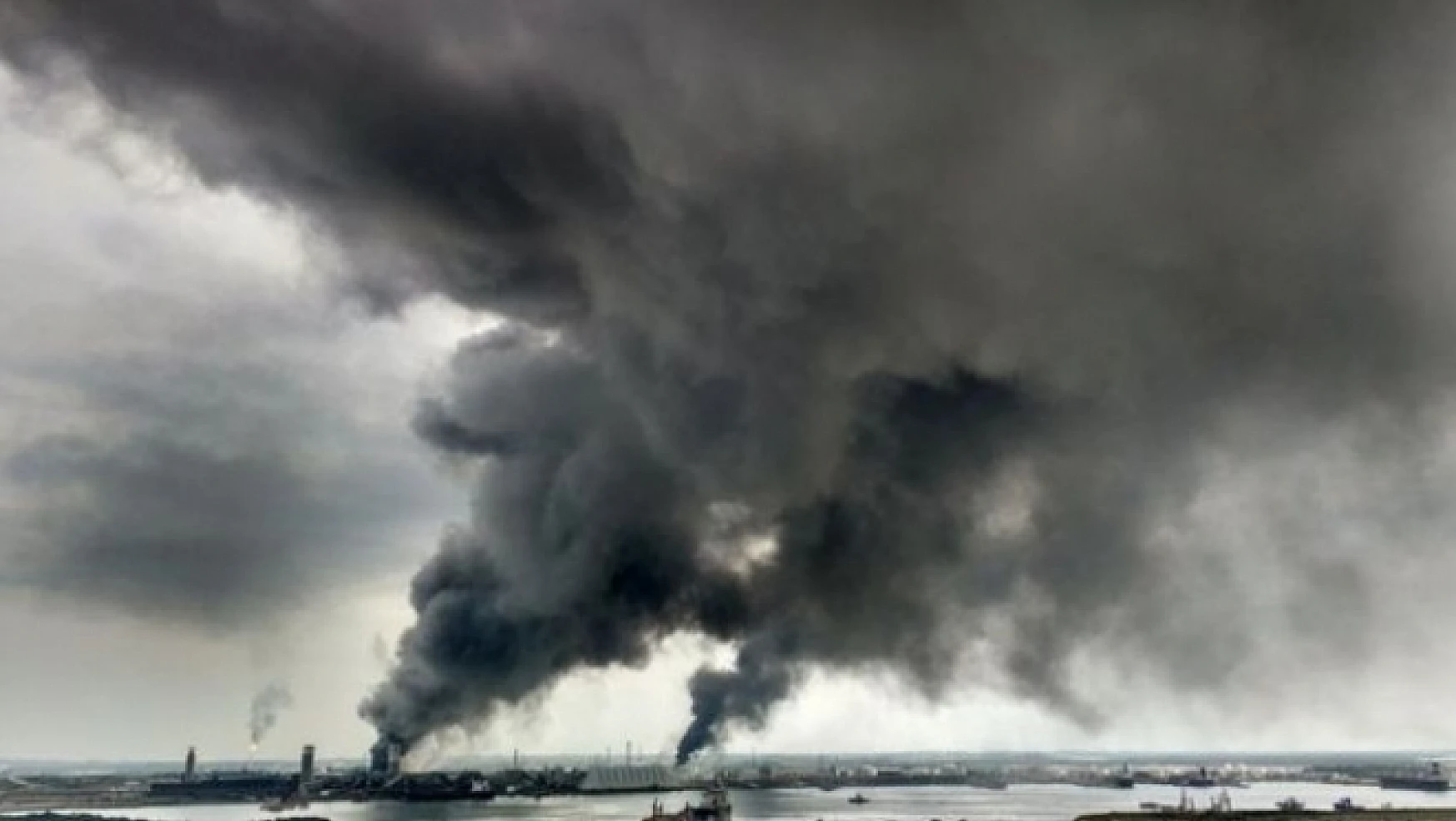 Meksika'da petrol tesislerinde korkunç patlama