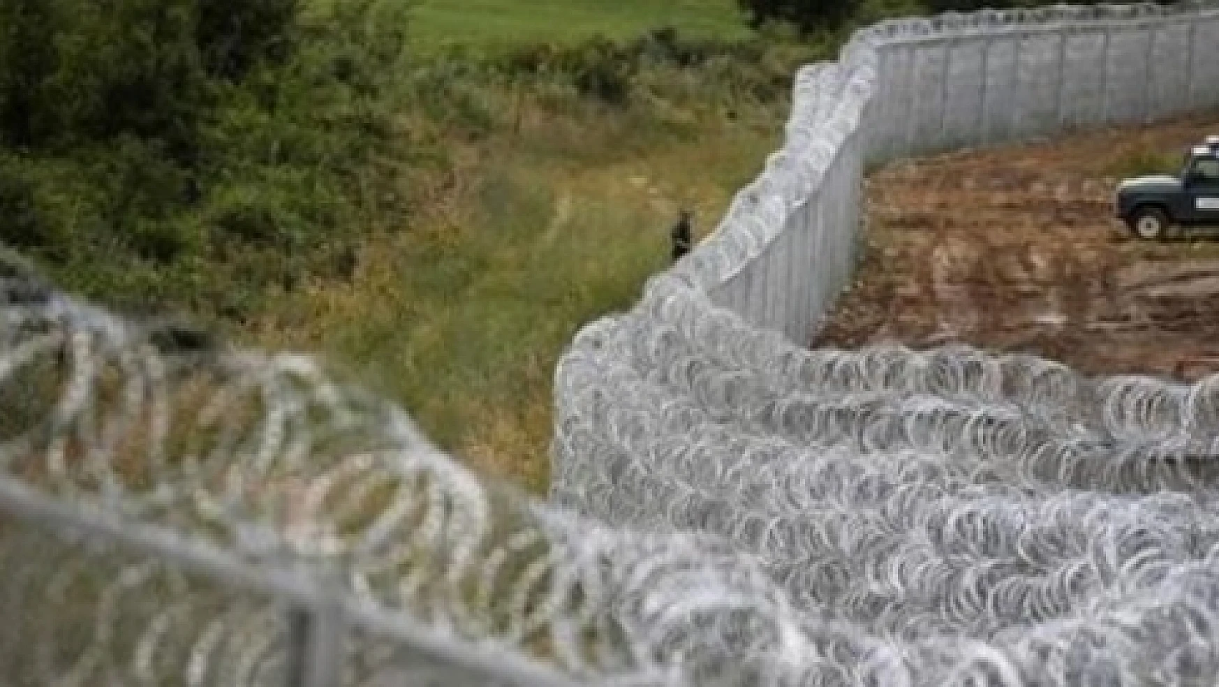Türkiye sınırındaki tel duvar uzatılıyor