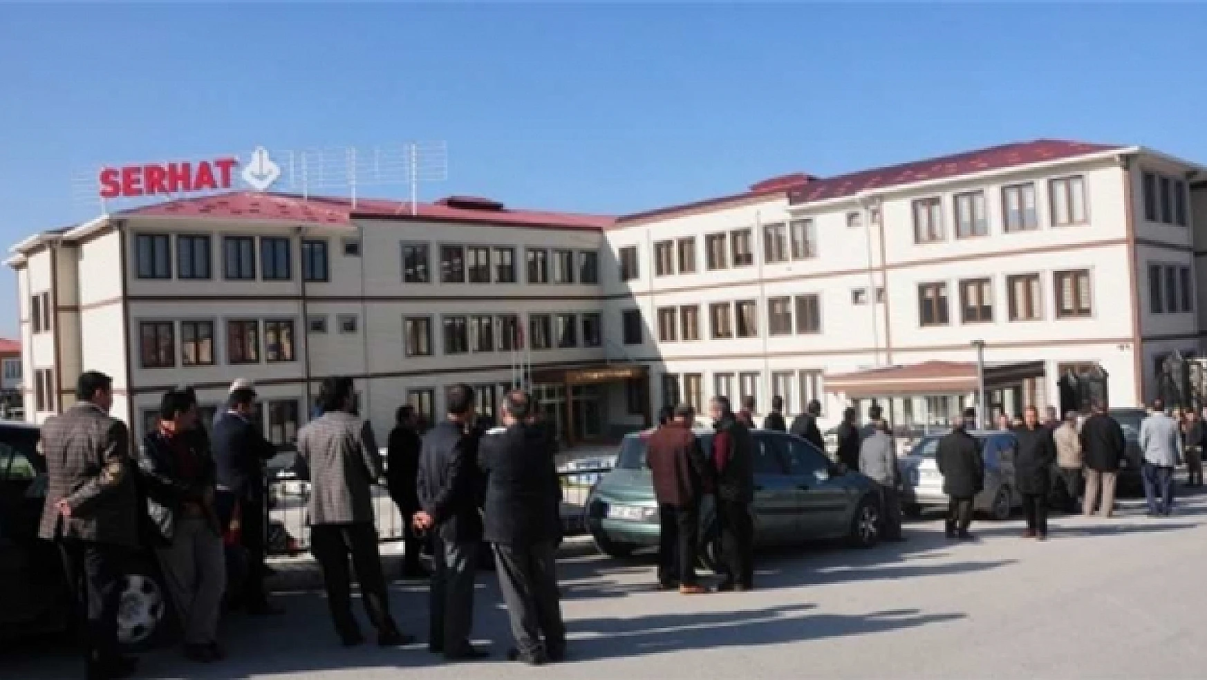 Van'da 7 okul ile 3 öğrenci yurdu kapatıldı.  