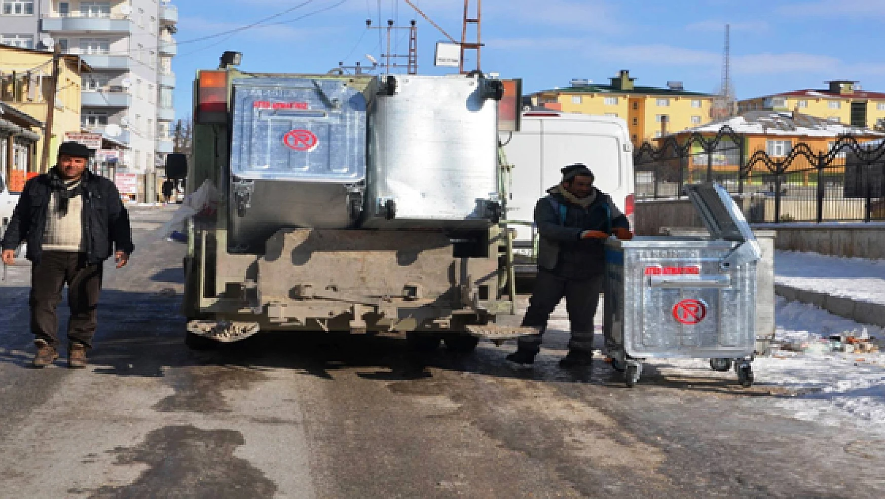 Erciş'te çöp konteynerleri yenileme çalışması