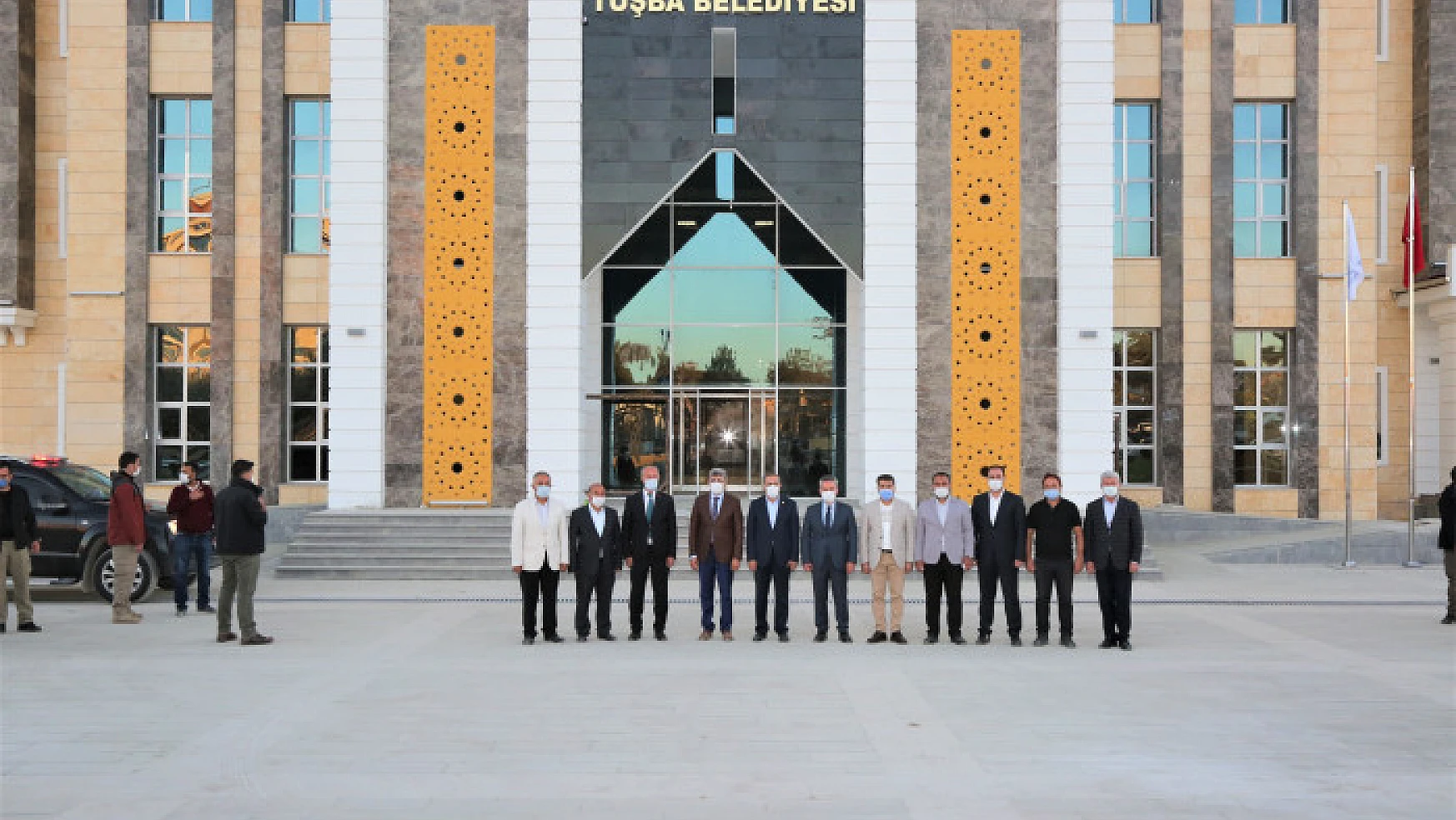 Vali Bilmez Tuşba Belediyesi'nin yeni hizmet binasını inceledi