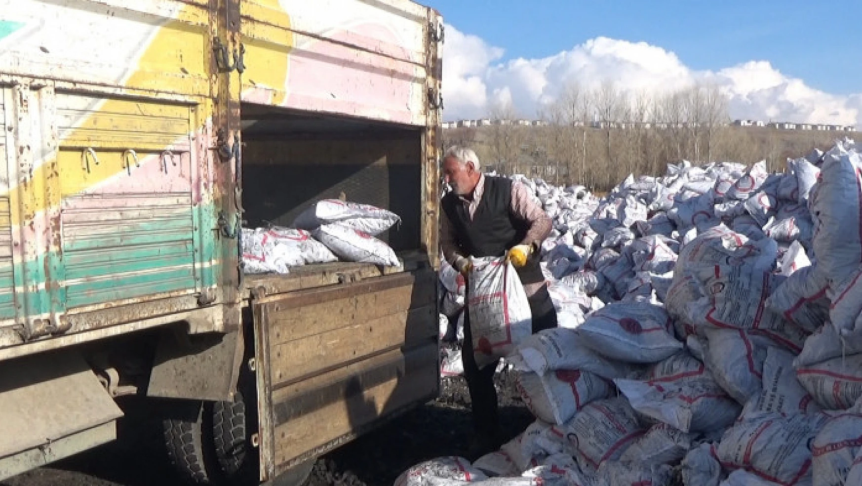 Erciş'te 24 bin aileye kömür yardımı
