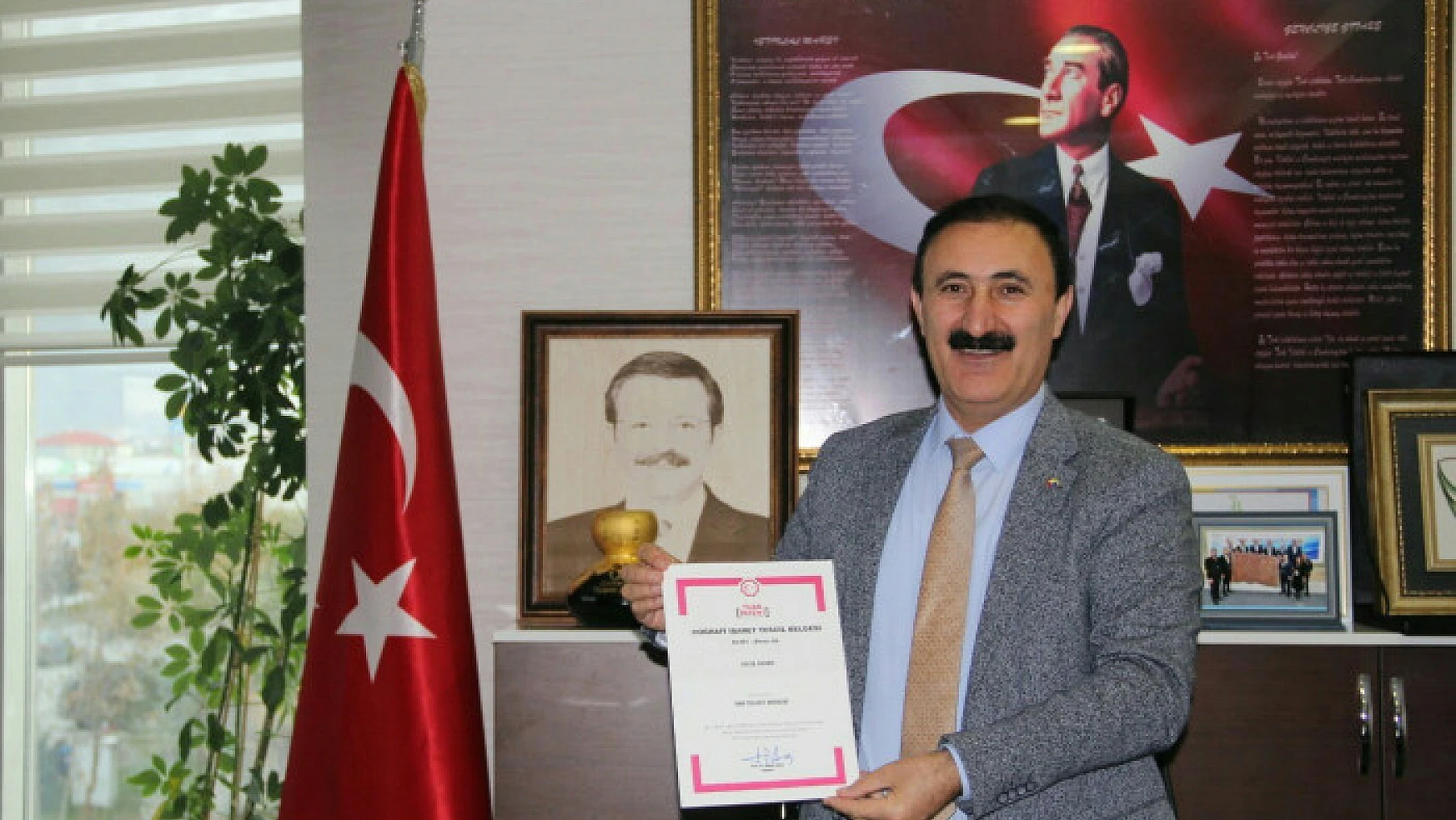Van Ticaret Borsası Erciş üzümüne 'Coğrafi İşaret Tescil Belgesi aldı