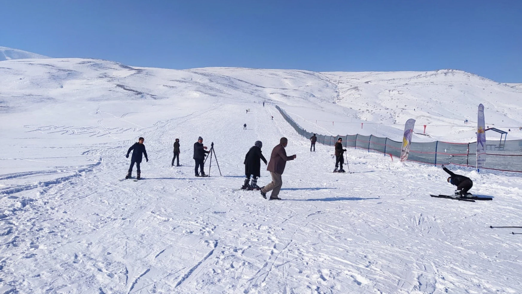 Çaldıran'da kayak sezonu açıldı