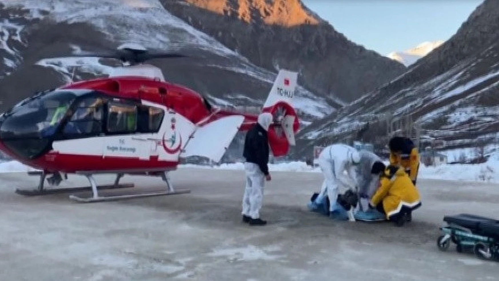 Helikopter kalp krizi geçiren kadın için havalandı