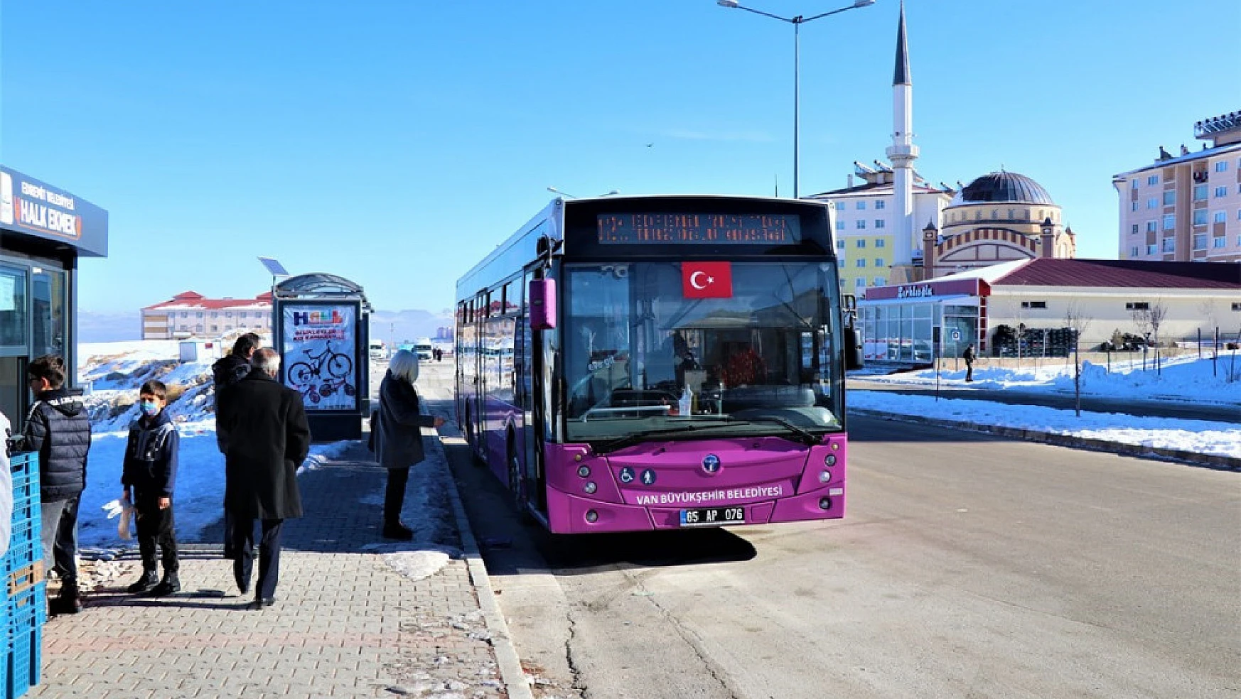 Edremit'te yeni otobüsler seferlere başladı