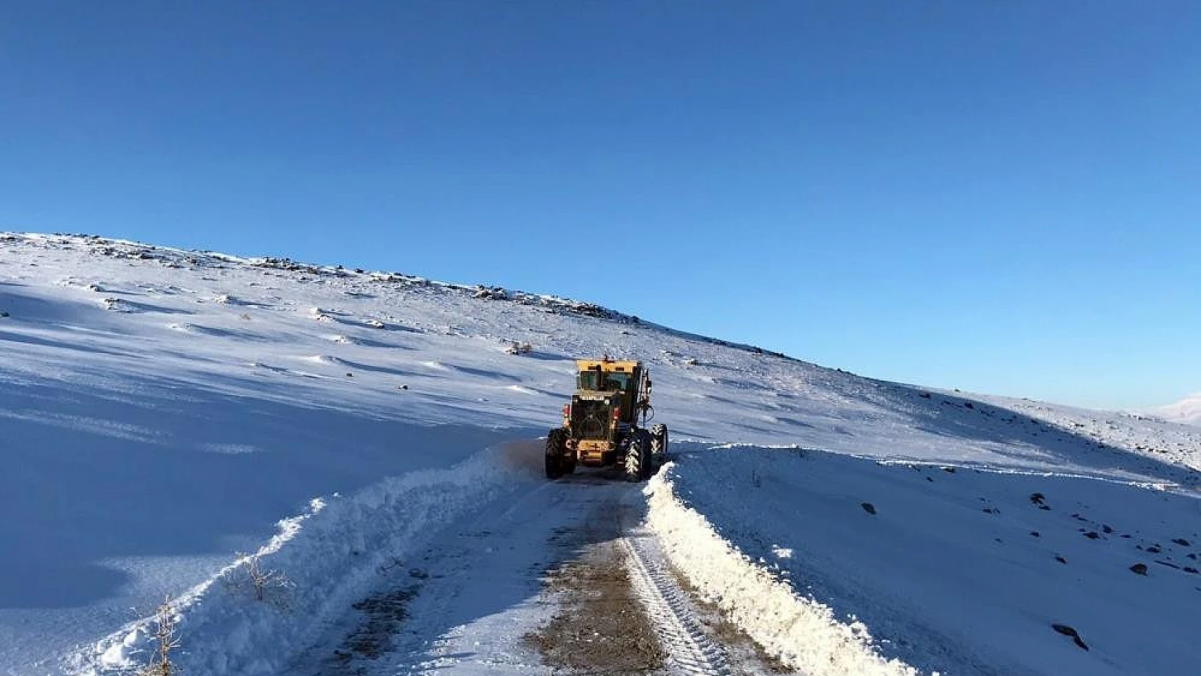 Büyükşehir kırsalda karla mücadelesini sürdürüyor