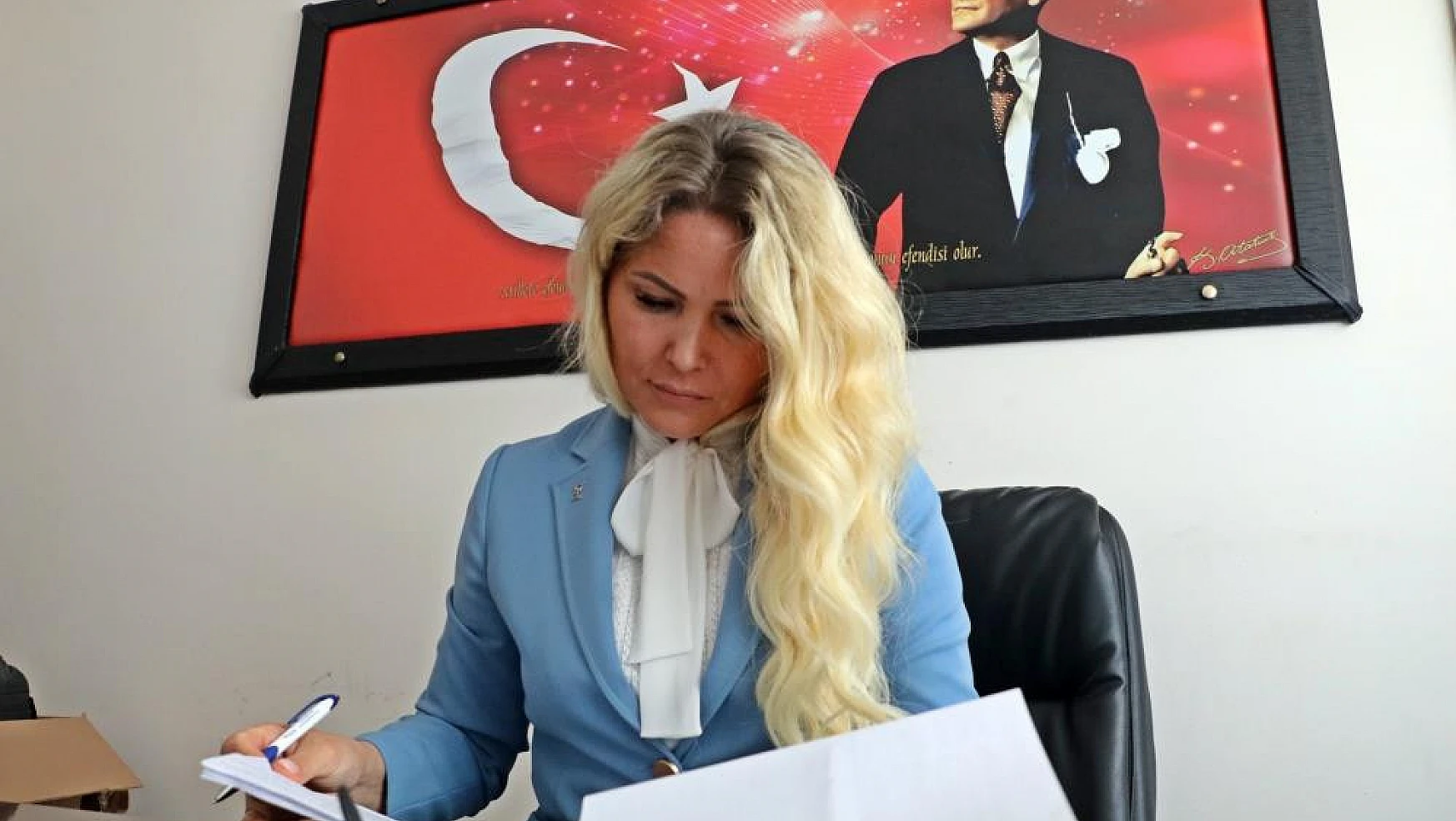 Rus gelin Türkiye'de siyasete atıldı