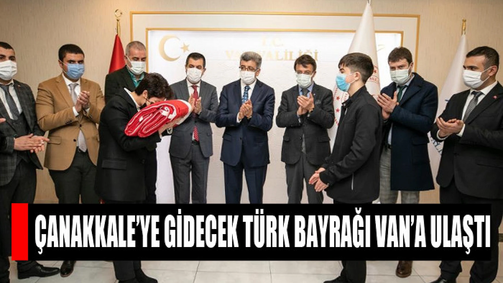 Çanakkale'ye gidecek Türk Bayrağı Van'a Ulaştı