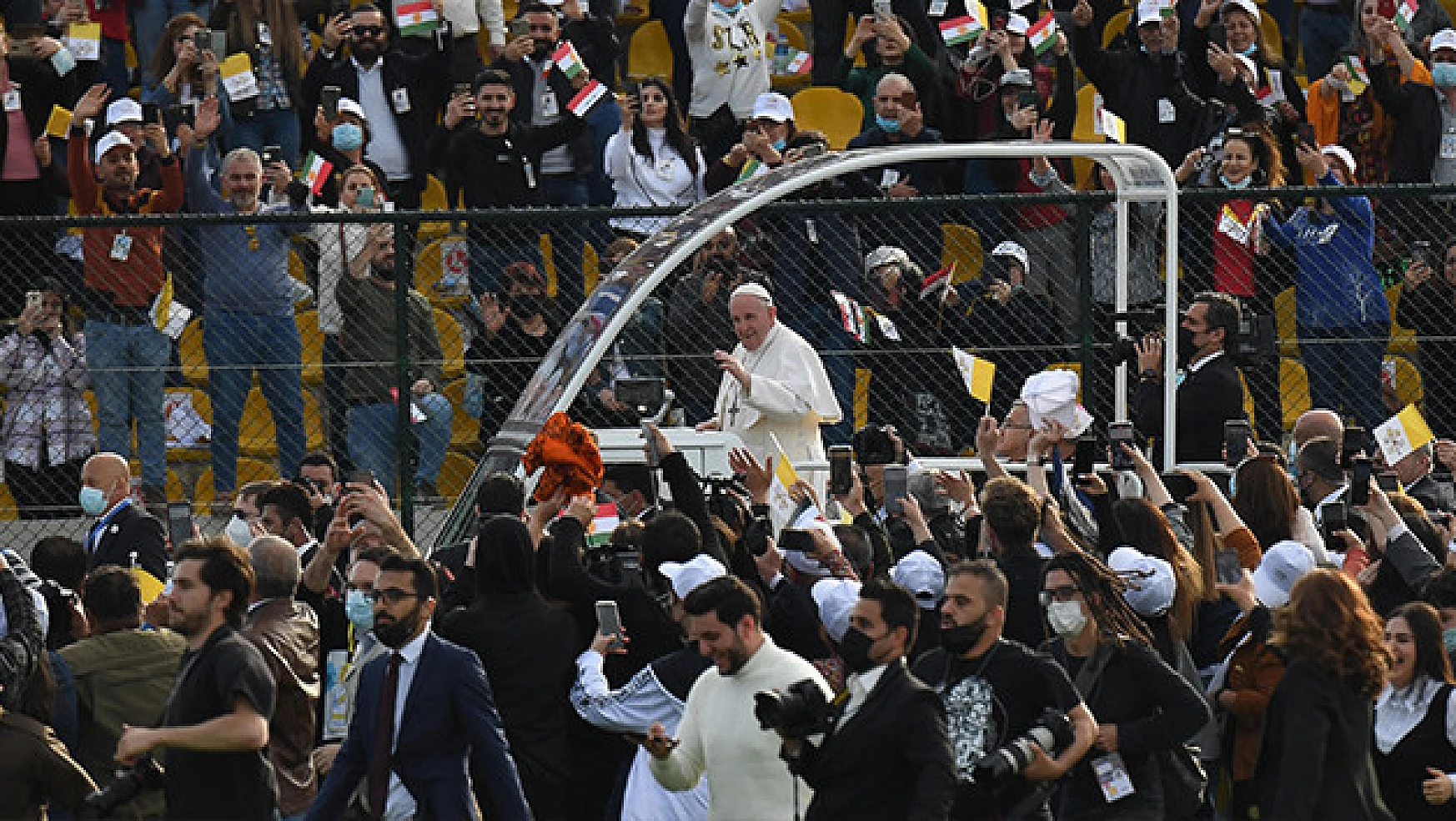 Papa'dan Erbil'de 10 bin kişilik ayin