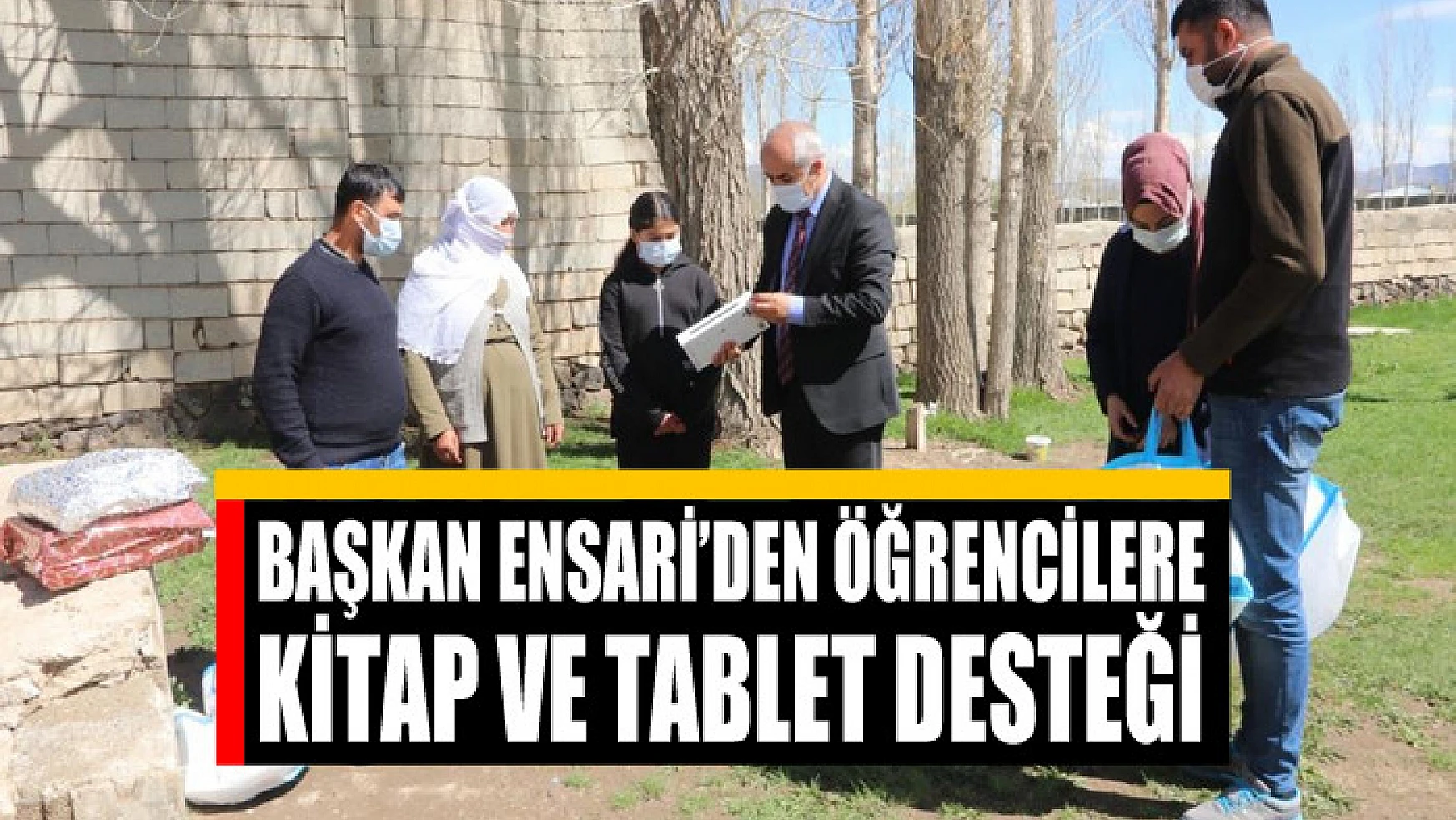 Başkan Ensari'den öğrencilere kitap ve tablet desteği
