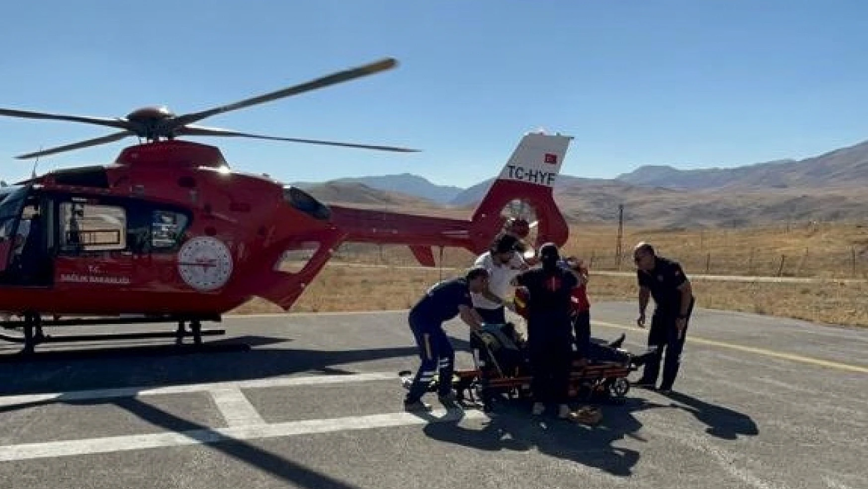 Ambulans helikopter göğüs ağrısı olan hasta için havalandı