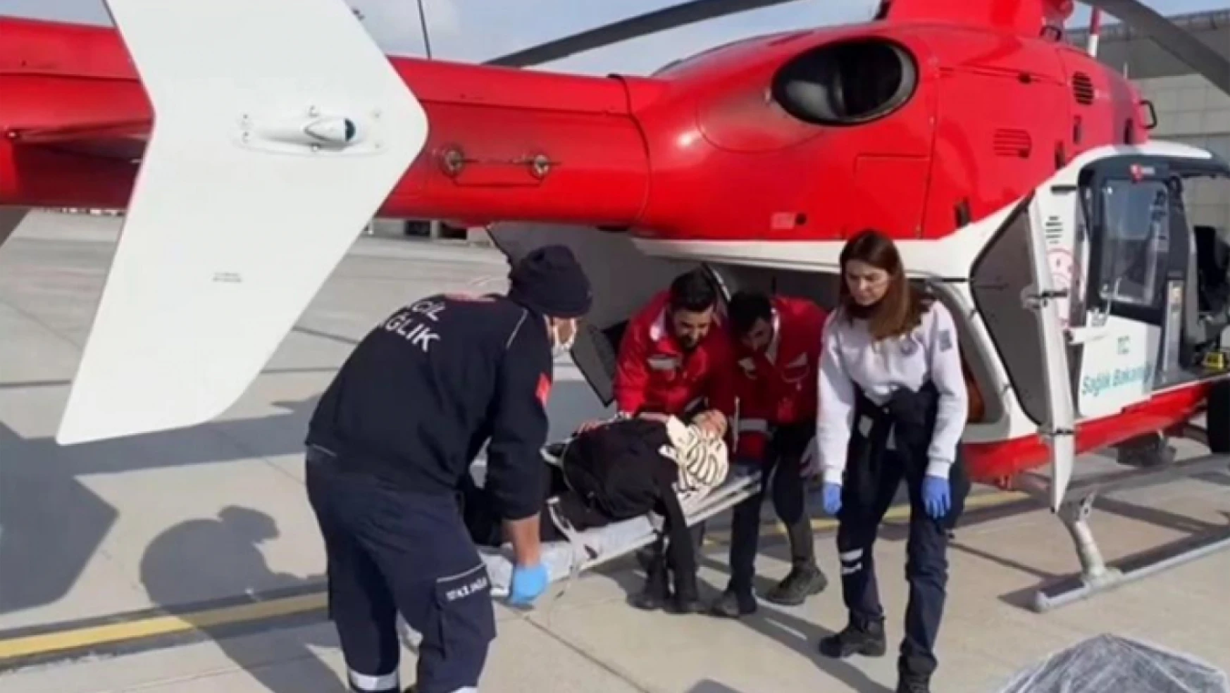 Ambulans helikopter kalp hastası kadın için havalandı