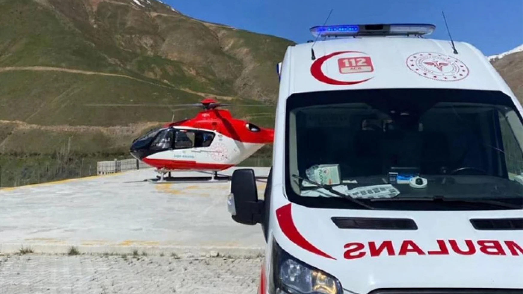 Bahçesaray'da ambulans helikopter iki hasta için havalandı