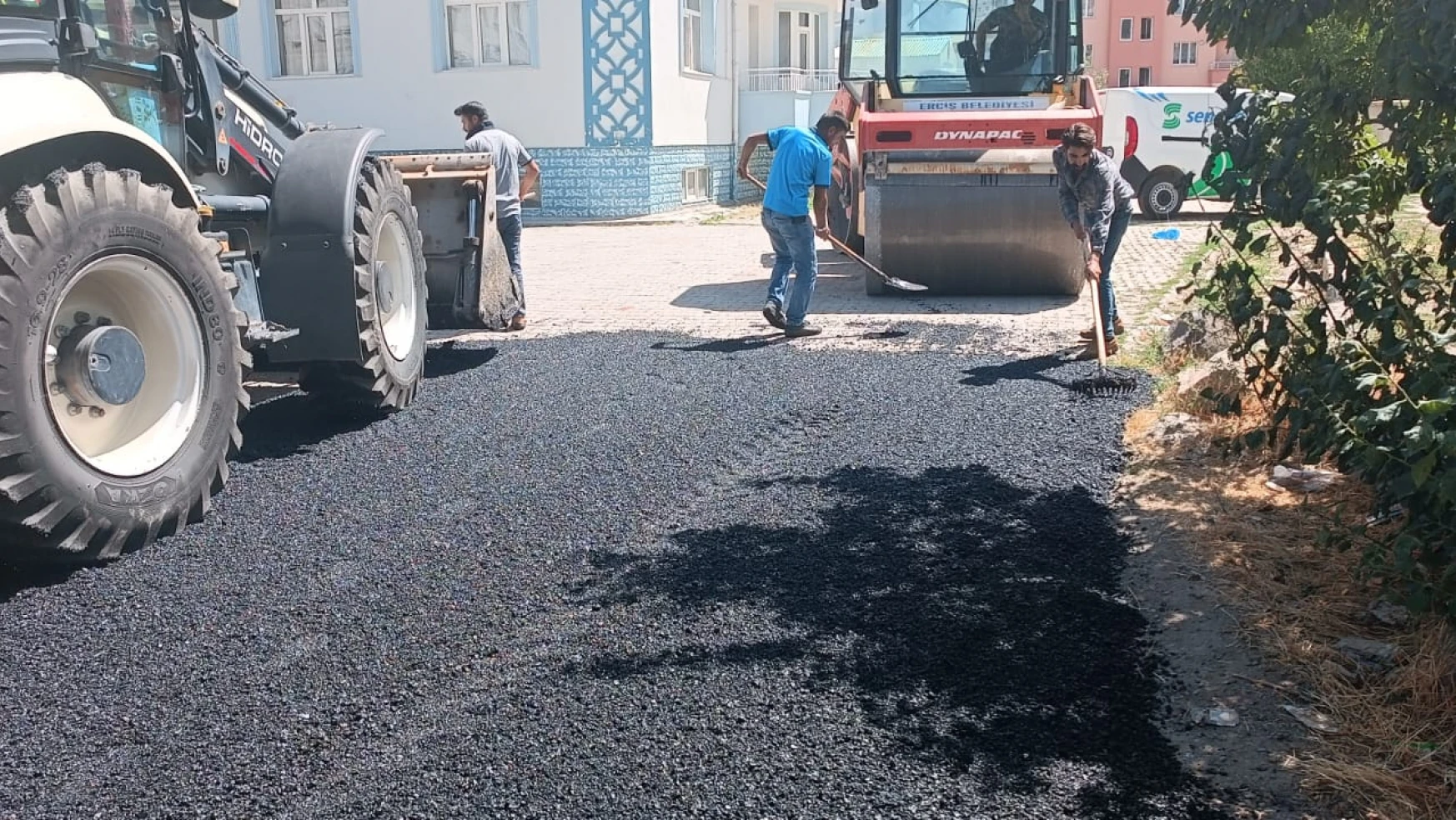 Erciş Belediyesi'nden asfalt çalışması