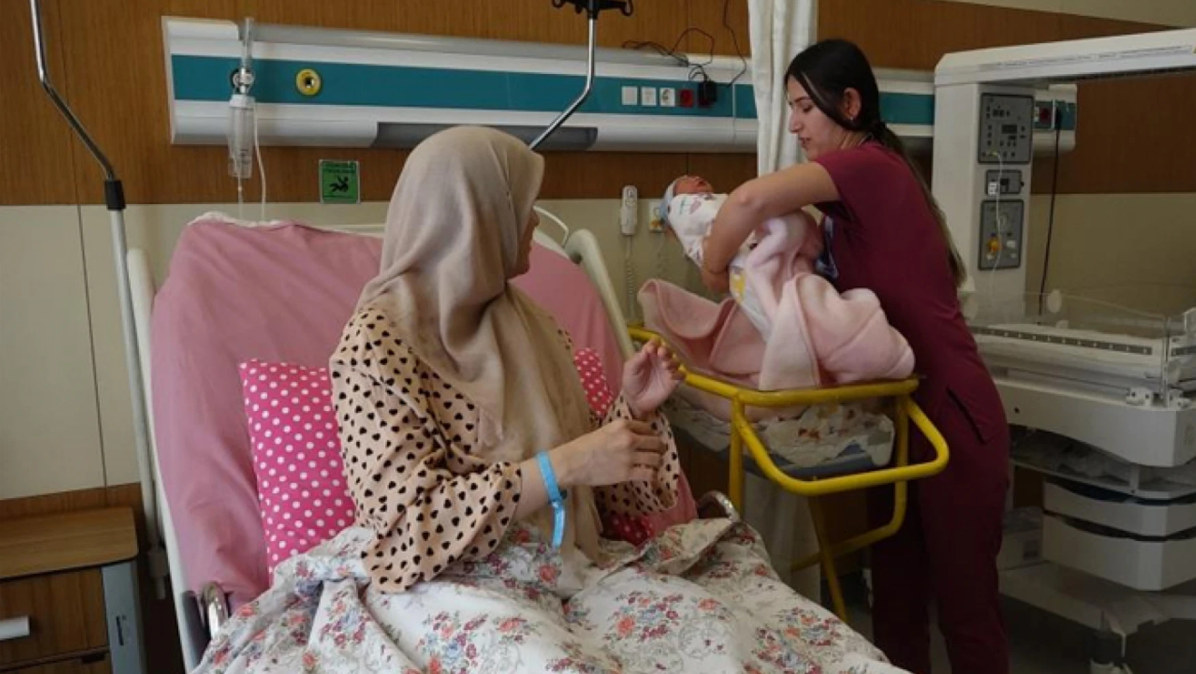 Erciş Şehit Rıdvan Çevik Devlet Hastanesine Anne Dostu Hastane unvanı verildi