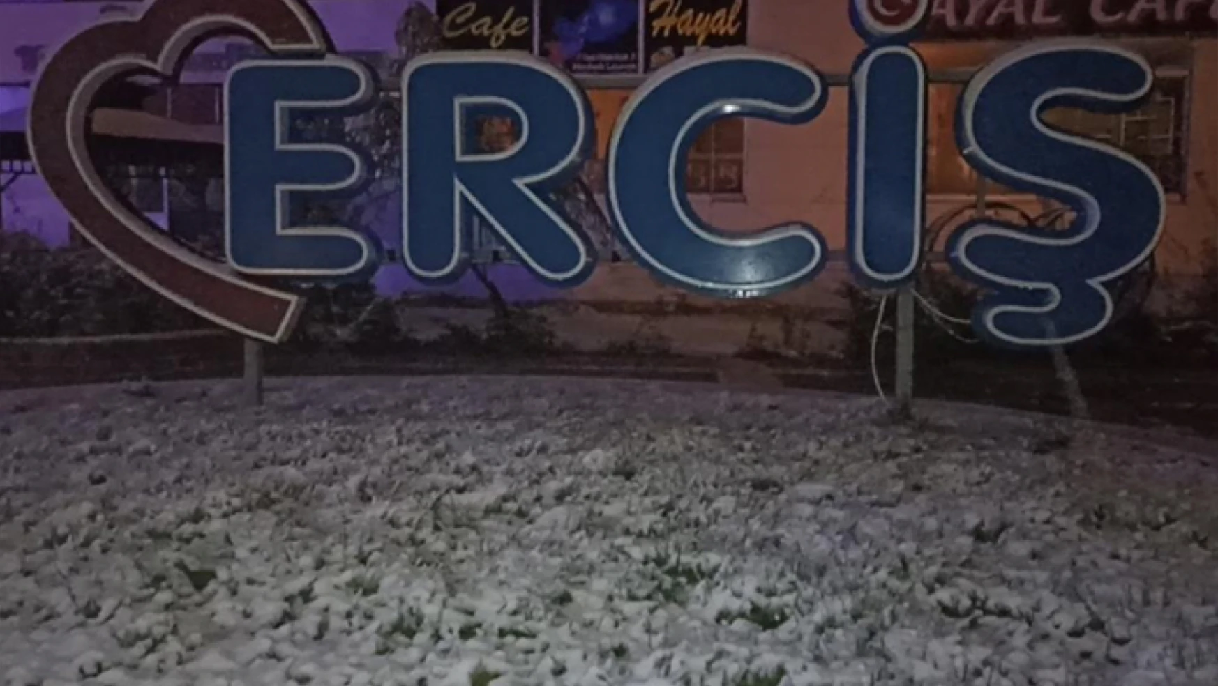 Erciş'te kar yağışı