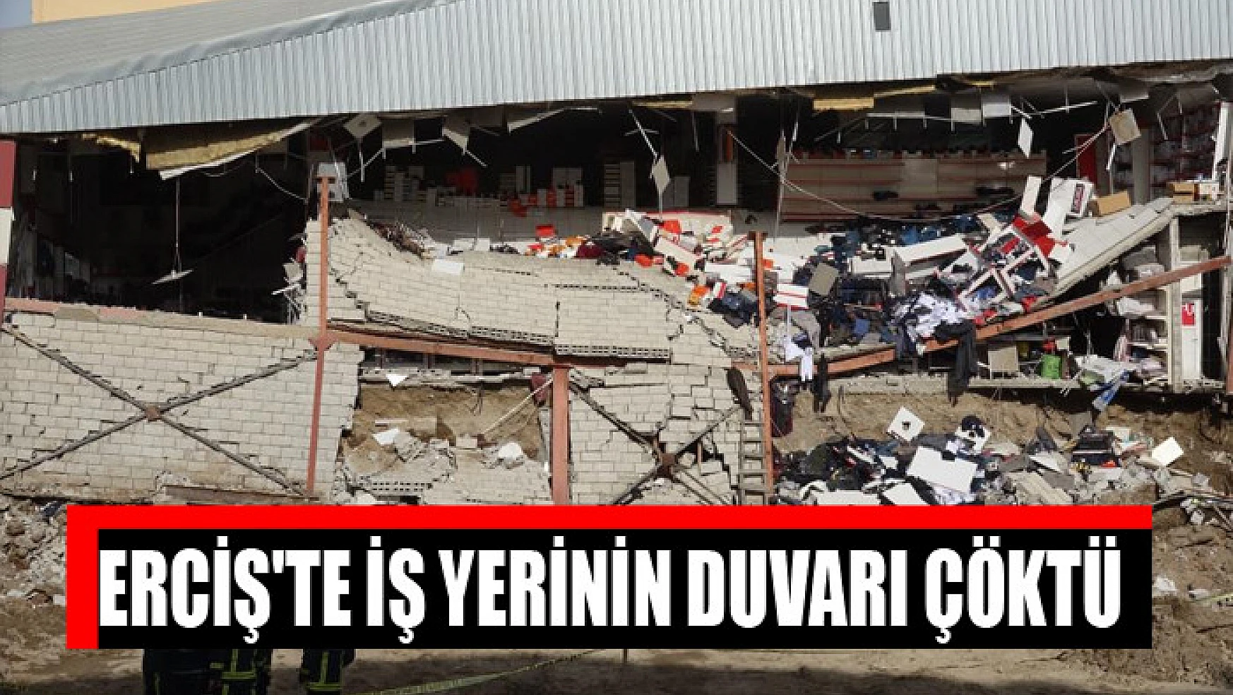 Erciş'te iş yerinin duvarı çöktü