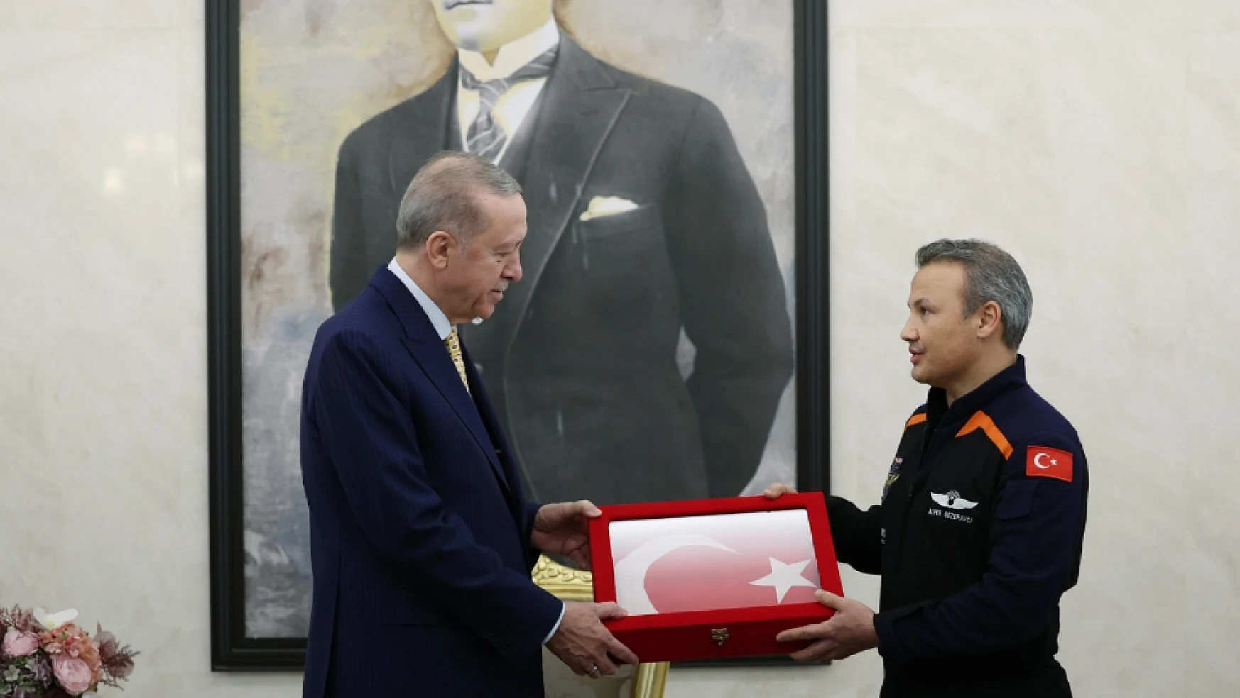 Erdoğan, Türkiye'nin ilk Astronotu Alper Gezeravcı'yı kabul etti