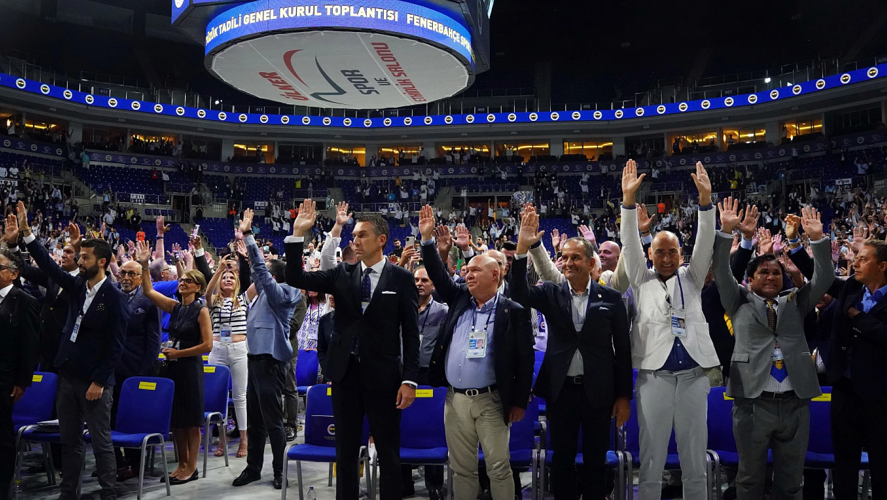 Fenerbahçe Stadı'nın isim değişikliği için yönetime yetki verildi