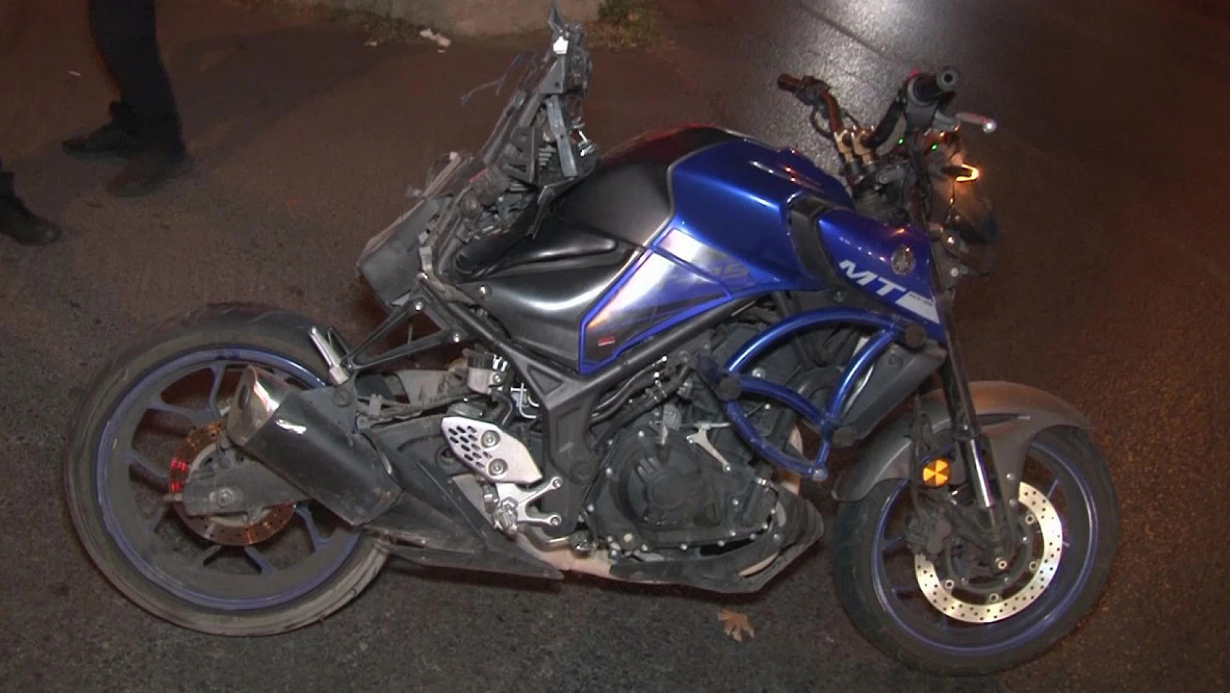Hız yapan motosiklet kaza yaptı: 1 Ağır yaralı