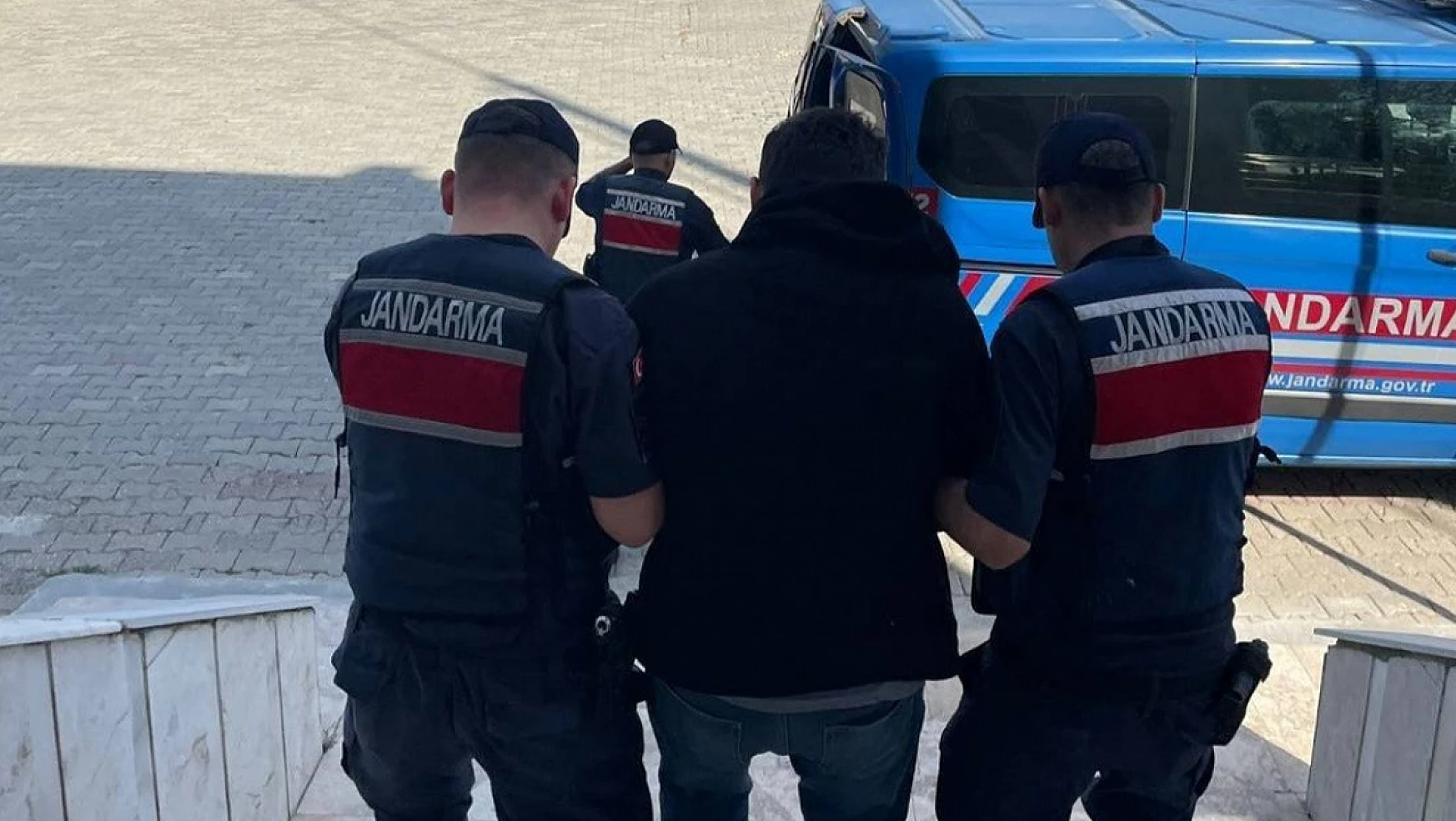 Kaçmaya çalışan 17 FETÖ mensubu yakalandı