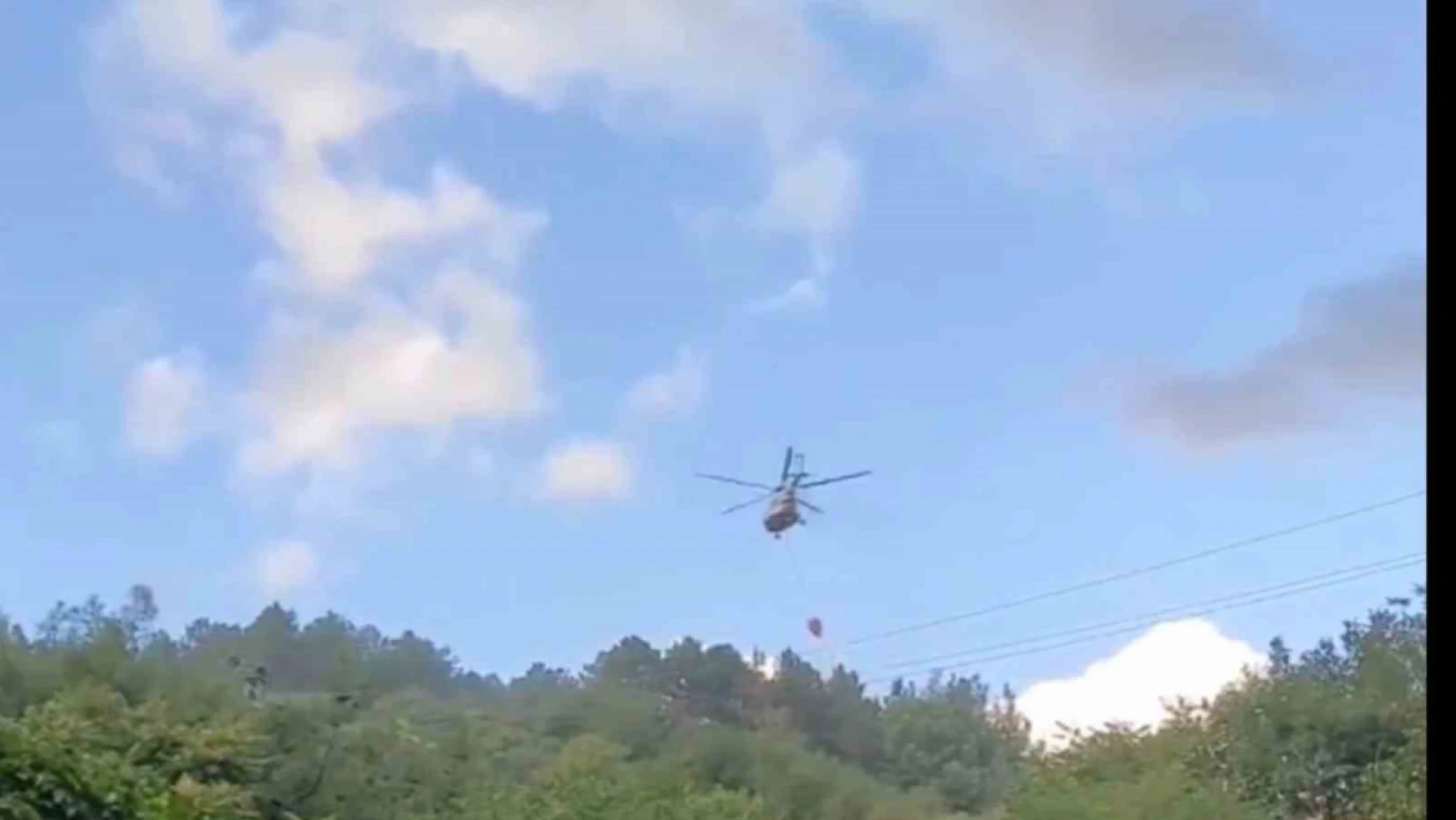 Korkutan orman yangını: Helikopter havadan müdahale etti