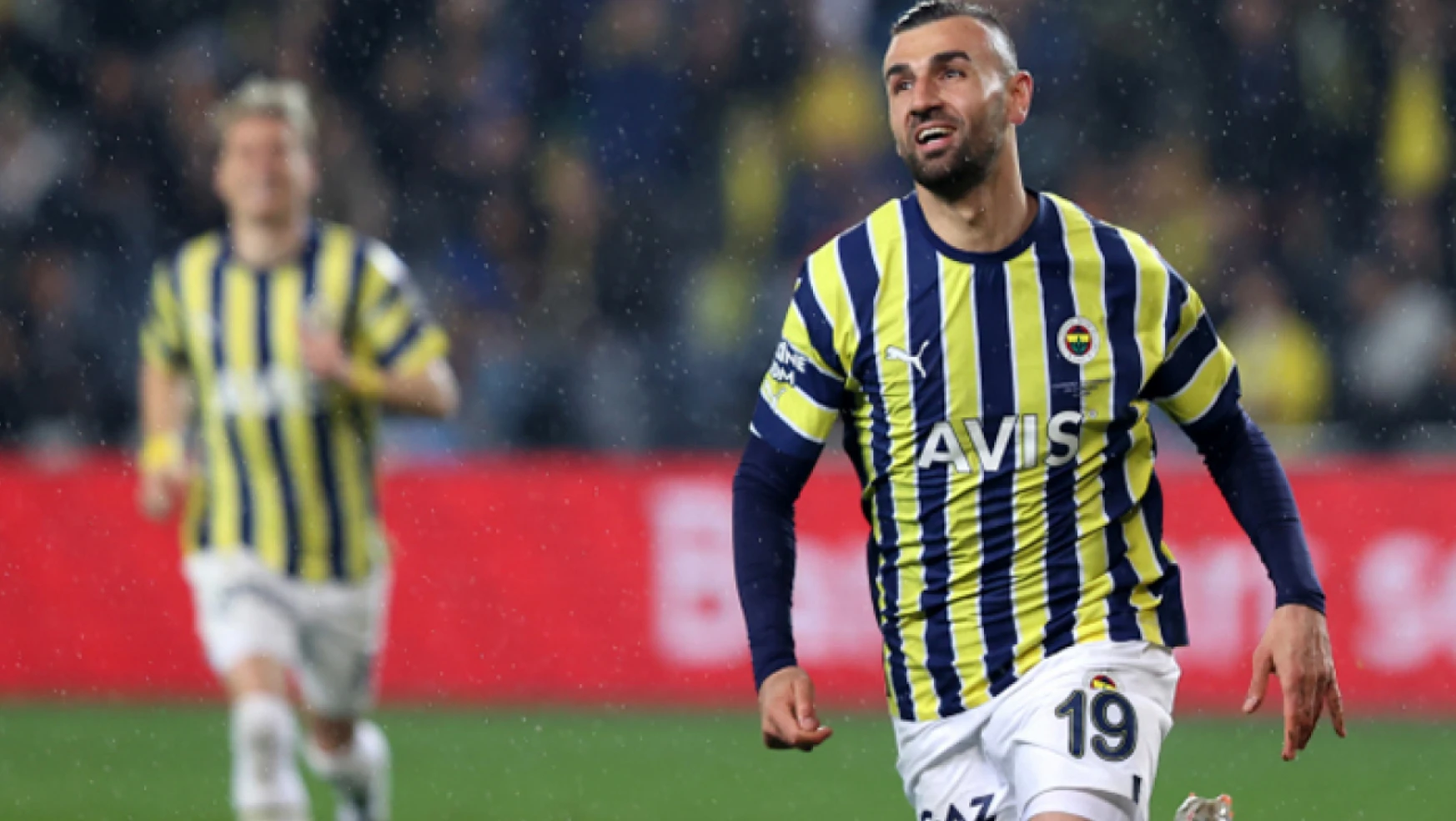 Serdar Dursun yeniden Fenerbahçe'de