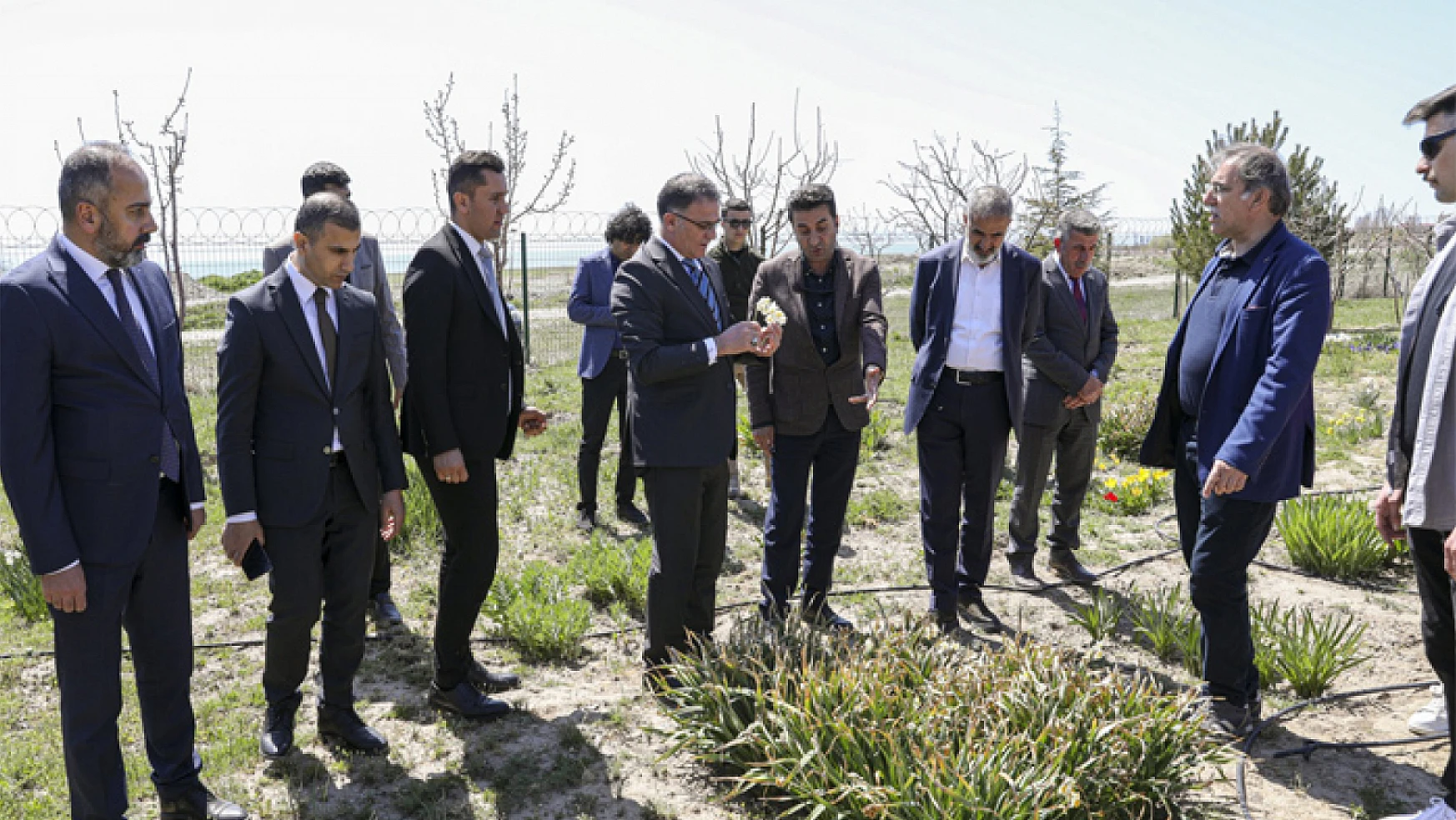 Vali Balcı, YYÜ Ziraat Fakültesi bitki bahçesini inceledi