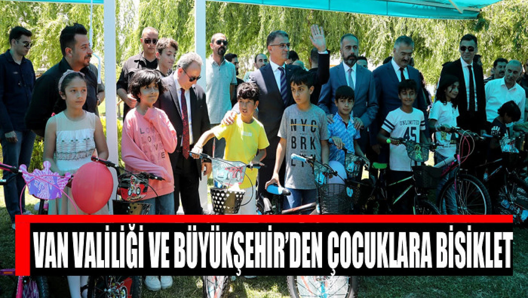 Van Valiliği ve Büyükşehir'den çocuklara bisiklet
