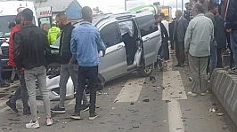 Ağrı'da iki araç çarpıştı, yaralılar var