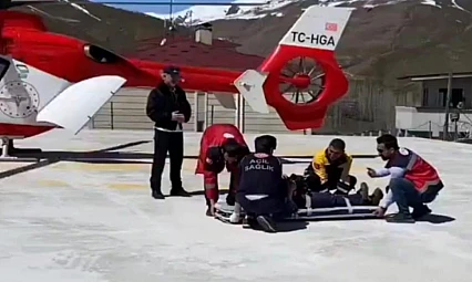 Van'da 16 yaşındaki hasta için helikopter ambulans havalandı