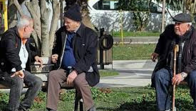 Dikkat! 65 yaş üstü dışarı çıkamayacak!