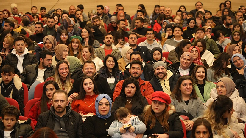 Erciş'te Tek Perdelik Oyuna Yoğun İlgi