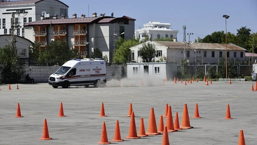 Van'da Ambulans Şoförü Olmak İçin Ter Döküldü