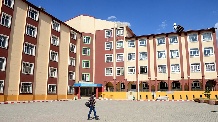 Öğrenciler bu karara çok üzülecek: Artık okulda bunu yapmak yasaklandı!
